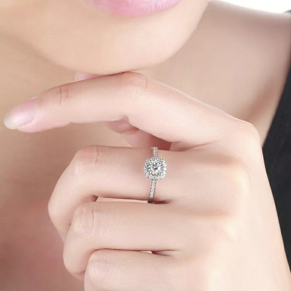 Jewelry - 925 Silver Platinum Plated Simulated Diamond Ring